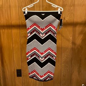 XOXO Strapless dress in a Size Large; made of rayon and polyester 🖤